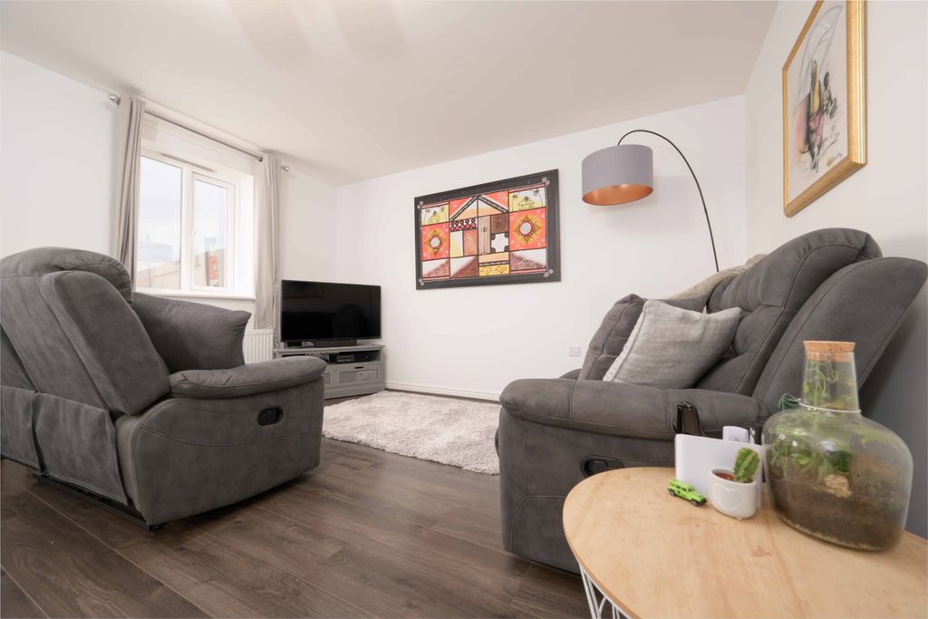 Property photo 3 of 8