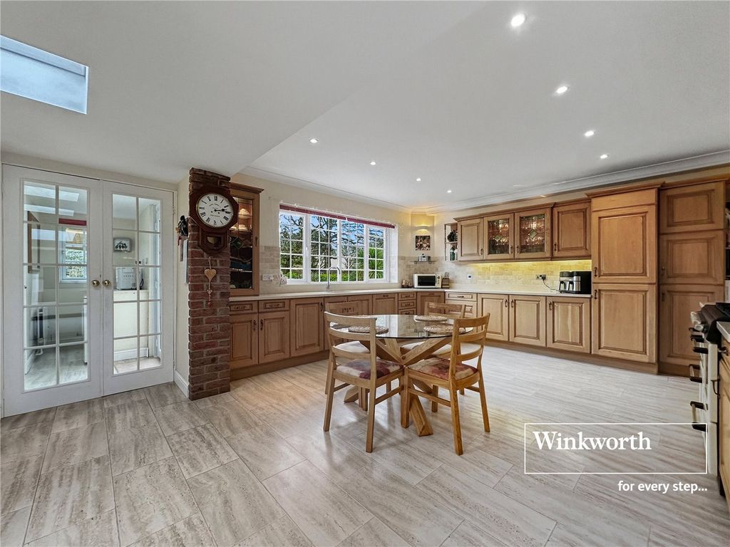 Property photo 2 of 31 Picture No. 18