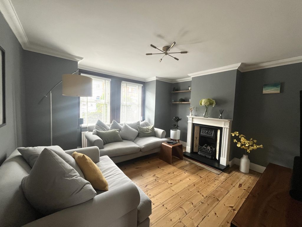 Property photo 3 of 7