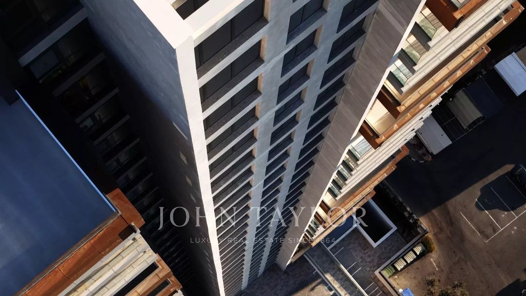 Property photo 2 of 28