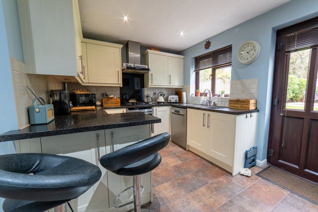 Property photo 3 of 25