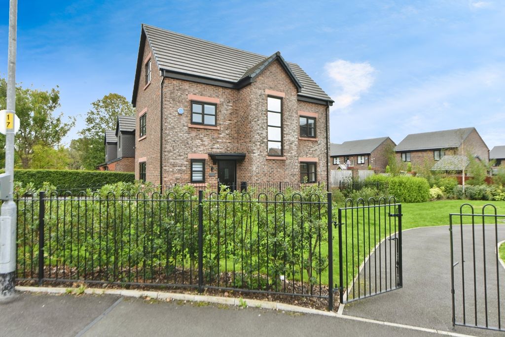 Property photo 1 of 17 External