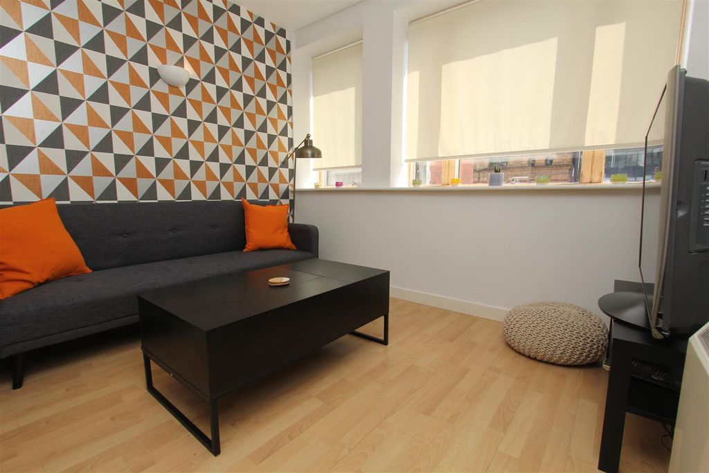 Property photo 1 of 8 Livingarea.Jpg