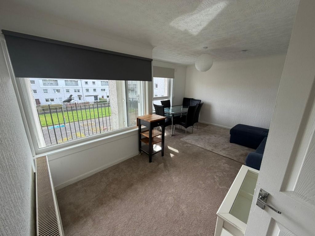 Additional image 7 of 3 bed flat to rentKintyre Avenue, Linwood, Renfrewshire PA3