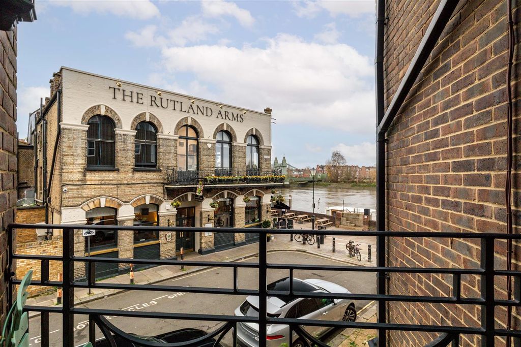 Property photo 2 of 11 Blades Court-12.Jpg