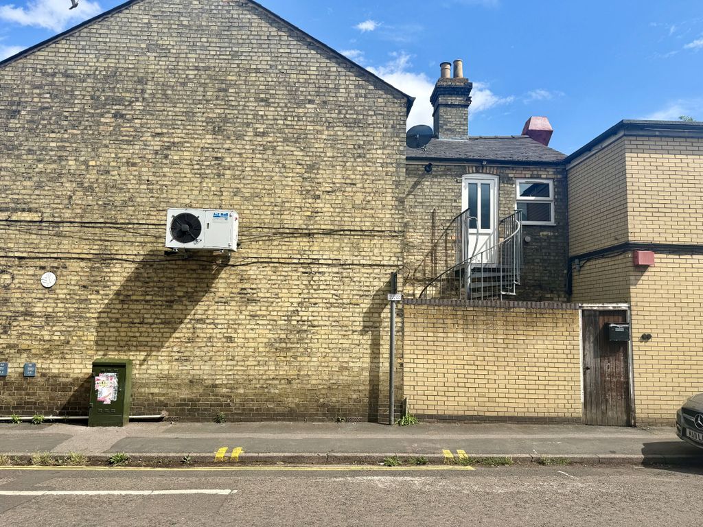 Property photo 2 of 11