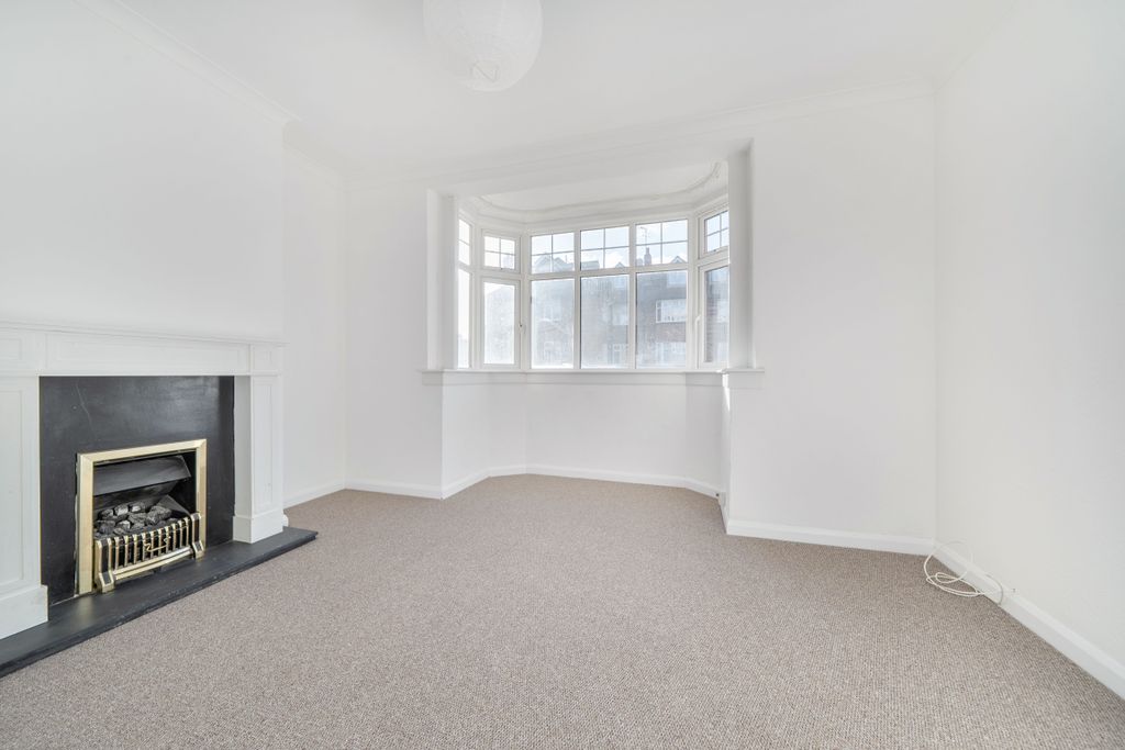 Property photo 1 of 19 Photo 9