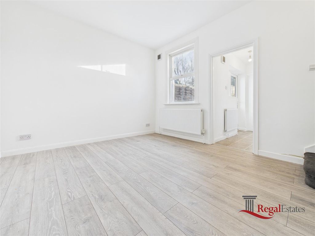 Property photo 2 of 11 Cam02489G0-Pr0240-Still002.Jpg