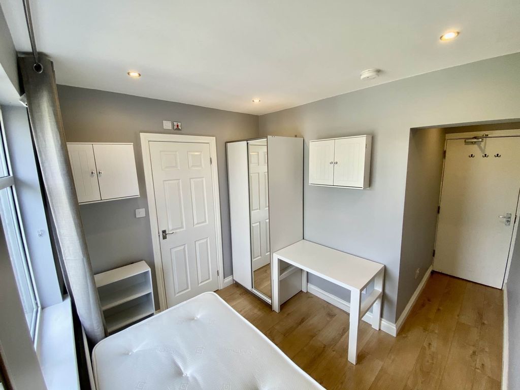 Property photo 1 of 7 Room A 1