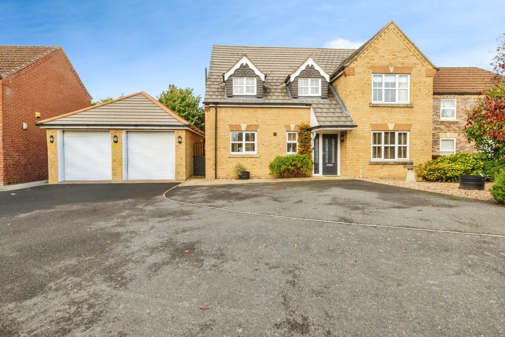 Property photo 1 of 19 Front