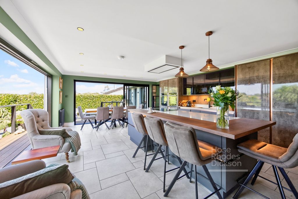 Property photo 1 of 22 Dining Room