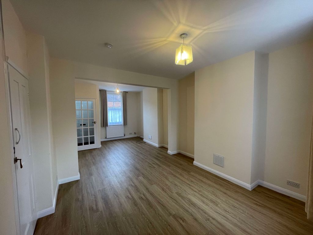 Property photo 2 of 7 Front Room