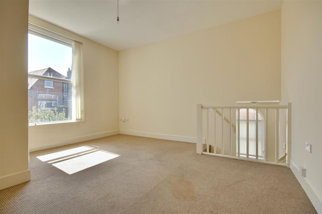 Property photo 2 of 9 E665469B-2Aac-4CE4-Ae53-1013B60D592D_1_201_A.Jpeg