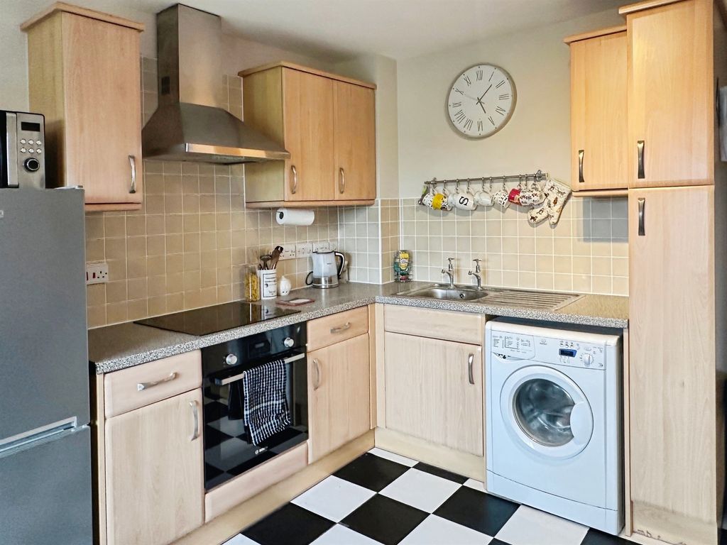 Property photo 3 of 11