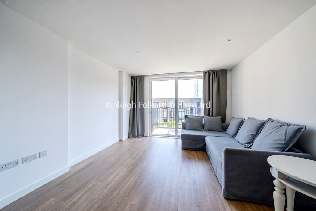 Property photo 2 of 6 Reception