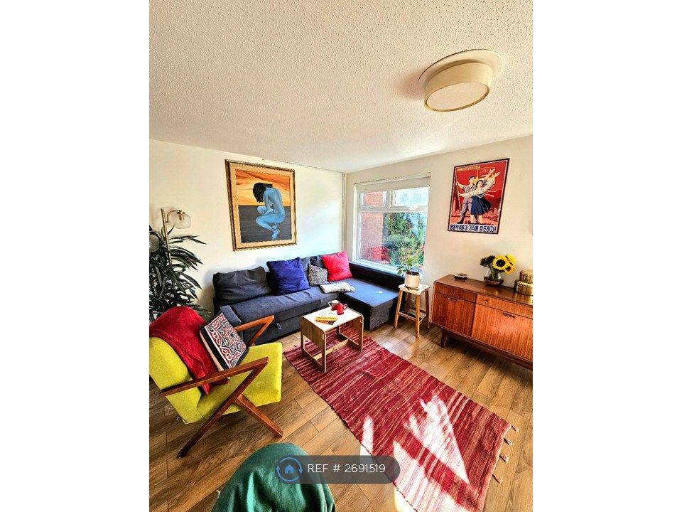 Property photo 1 of 14 Living Room