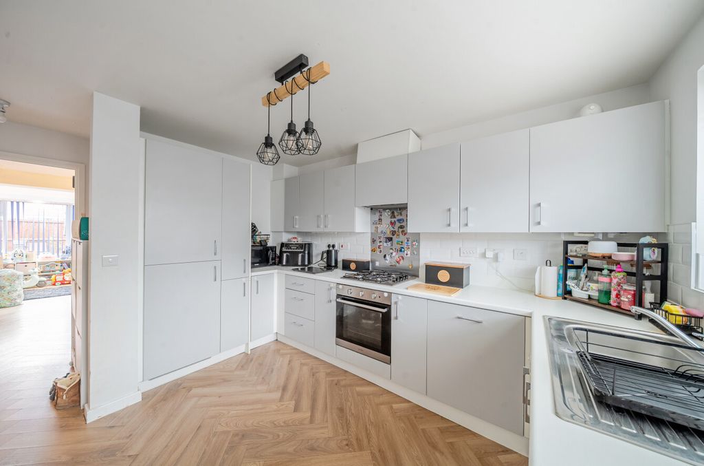 Property photo 2 of 18 Kitchen