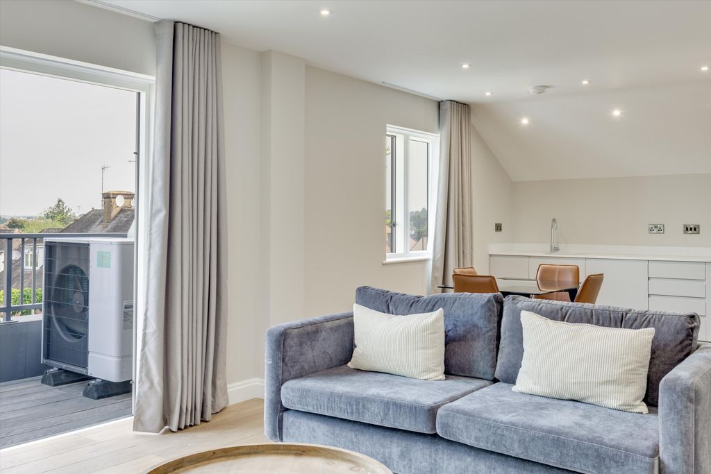 Property photo 3 of 19 Image