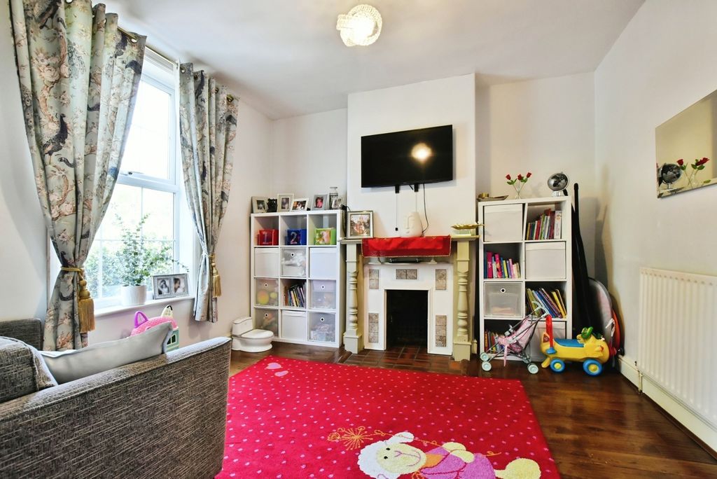 Property photo 2 of 17 Photo