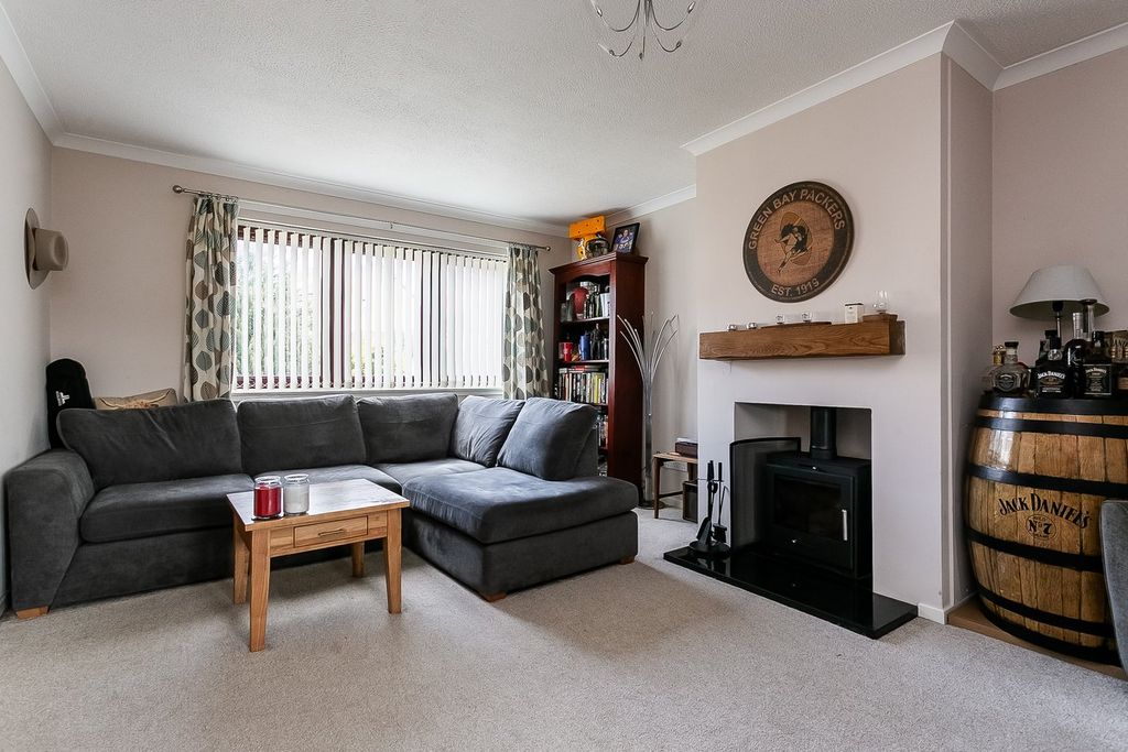 Property photo 2 of 32