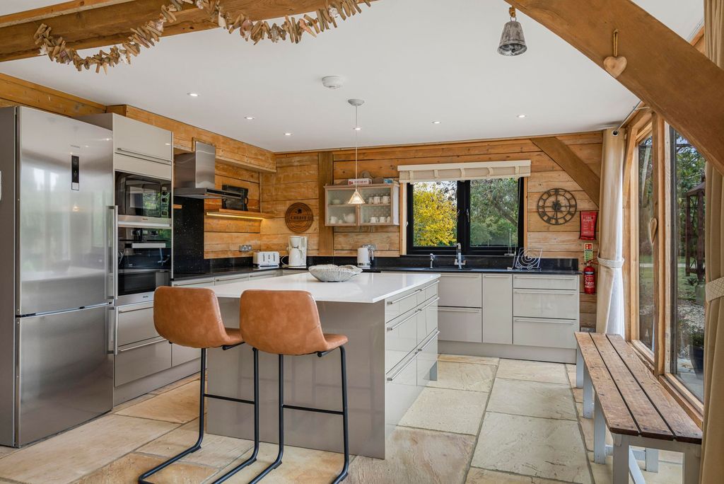 Property photo 3 of 25