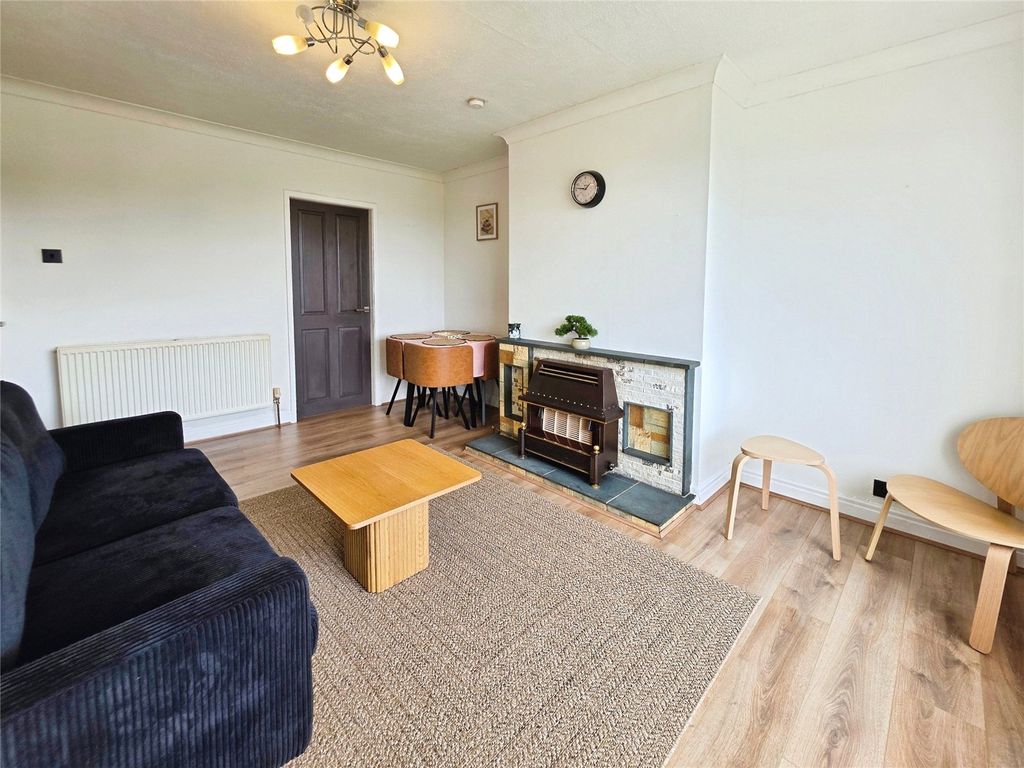 Property photo 2 of 27 Picture No. 04