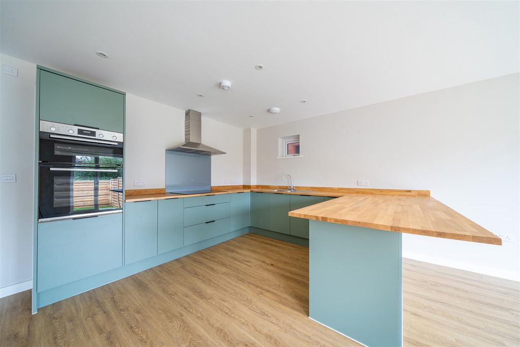 Property photo 3 of 22