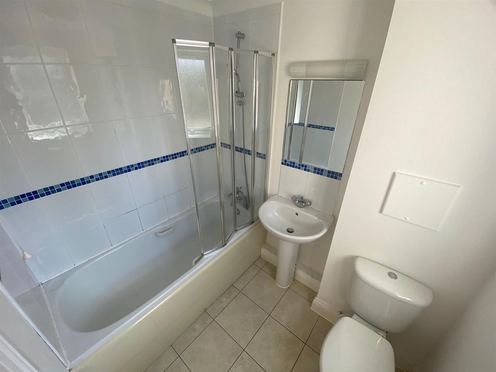 Property photo 3 of 10 Bathroom.Jpg