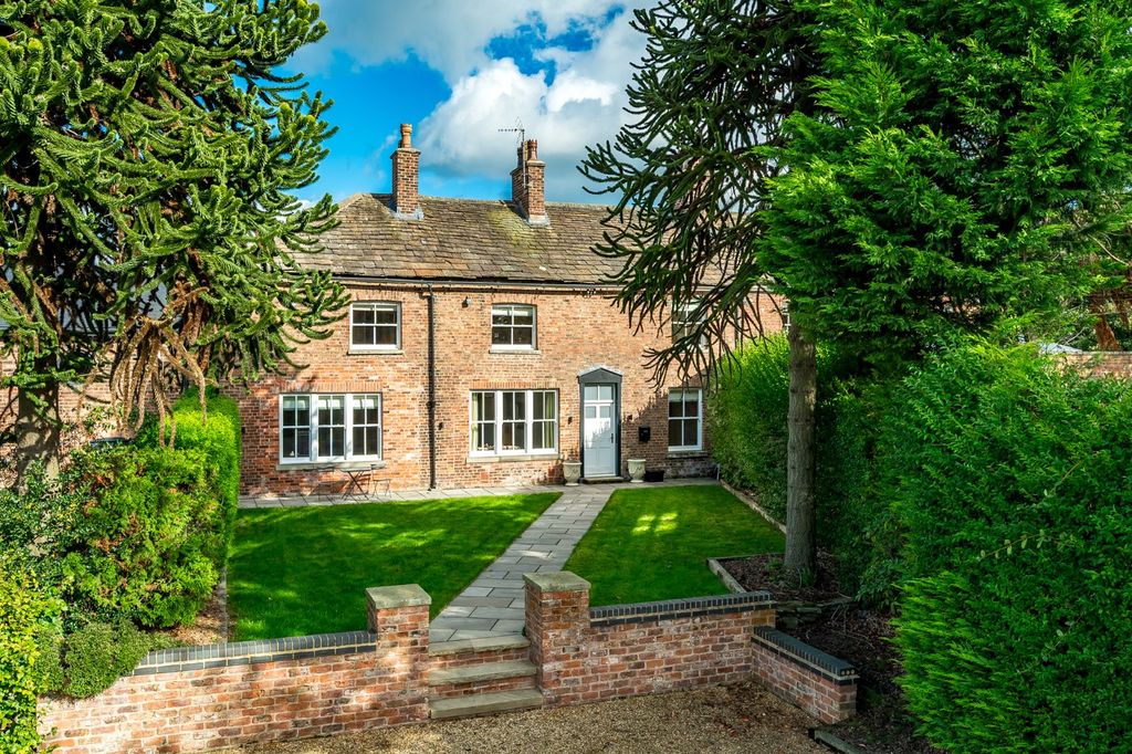 Property photo 1 of 30 Upton Hall Farm