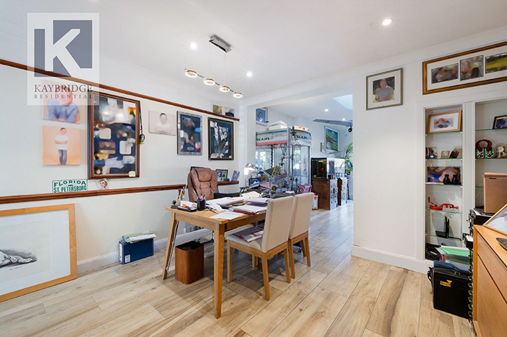 Property photo 3 of 16 Stoneleigh, Ewell By Pass, Epsom