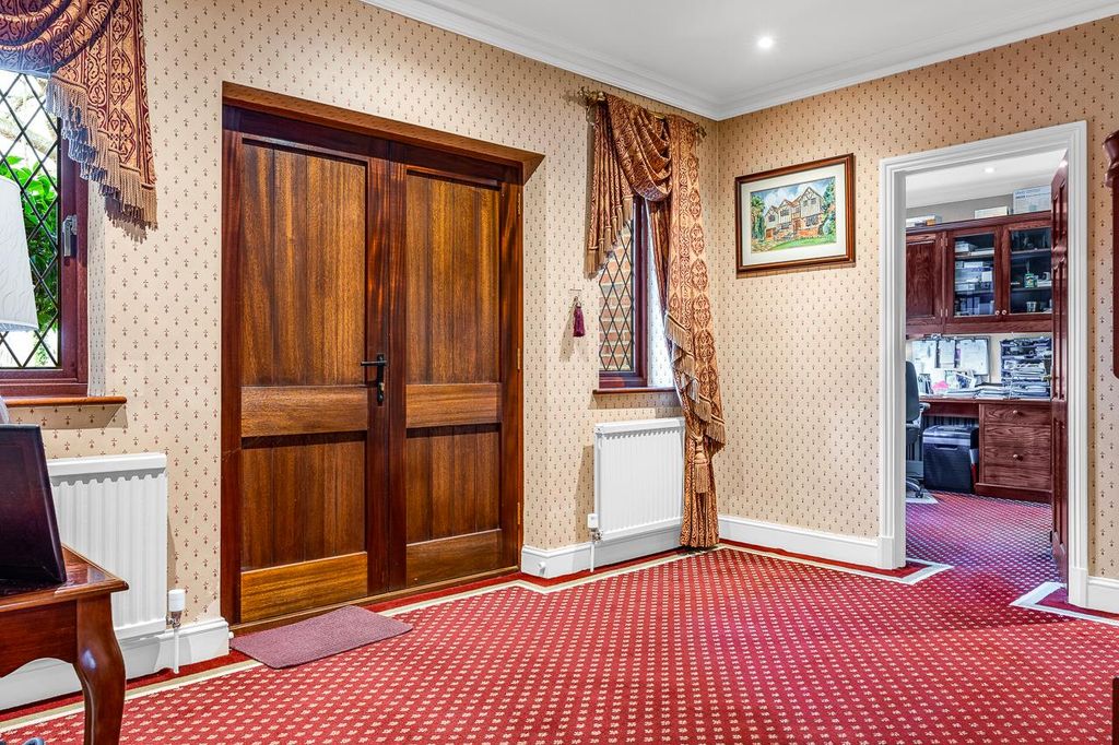 Additional image 6 of 6 bed property for saleWare Park, Ware SG12