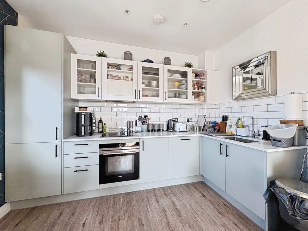Property photo 3 of 8 Pbox-Img.Jpg