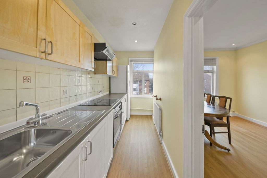 Property photo 3 of 12 Photo 10