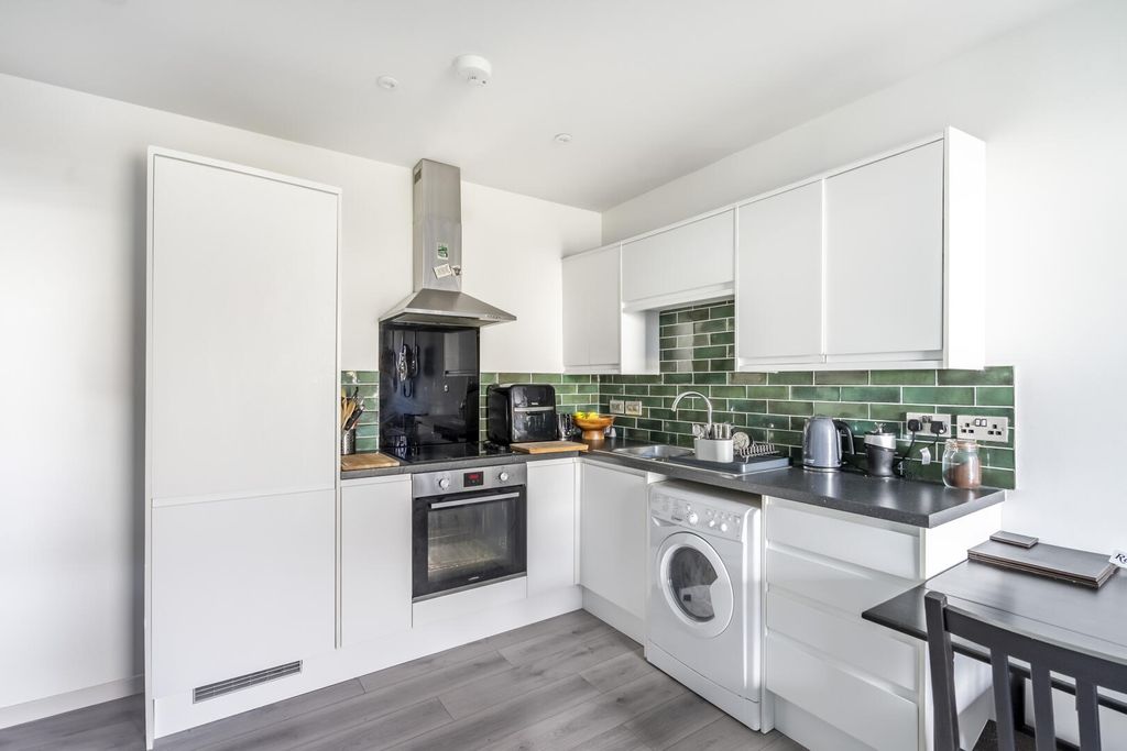 Property photo 3 of 9 Kitchen