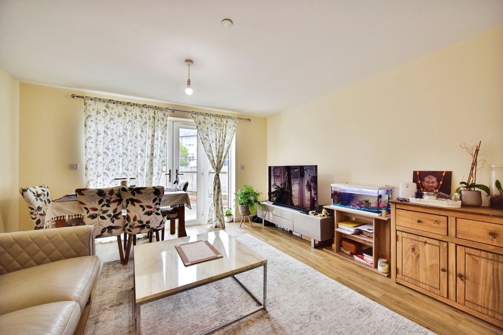 Property photo 3 of 18 Pbox-Img.Jpg