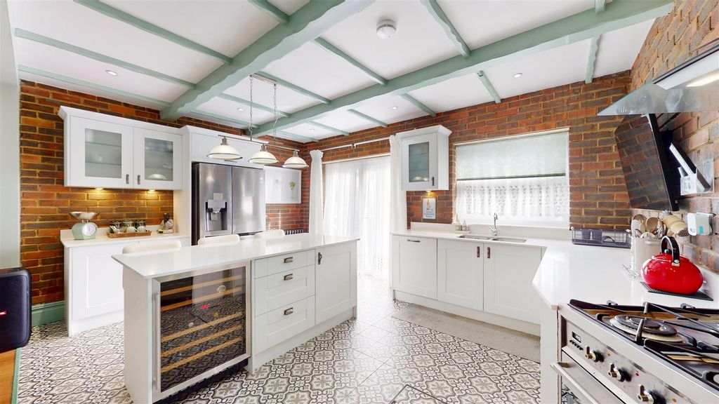 Property photo 2 of 15 Kitchen.Jpg