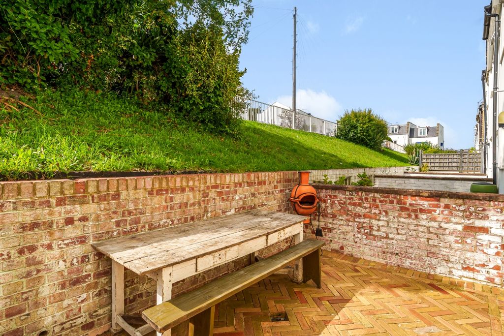 Property photo 3 of 18