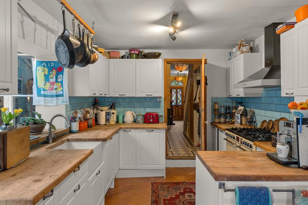 Property photo 3 of 29 12Havelockrd-019.Jpg