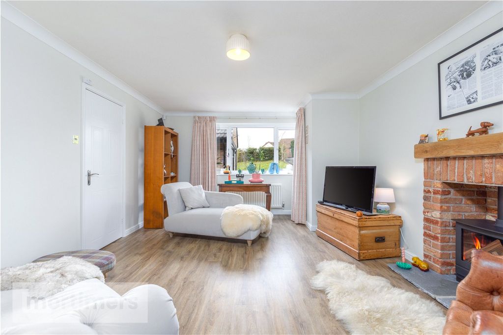 Property photo 2 of 27 Living Room