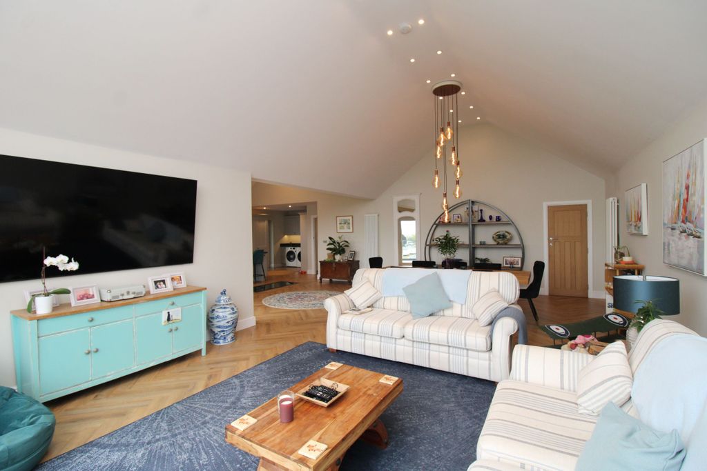 Property photo 2 of 46