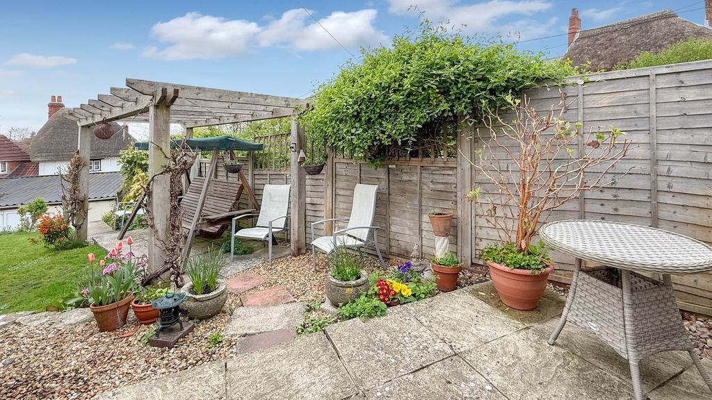 Property photo 2 of 17 Garden