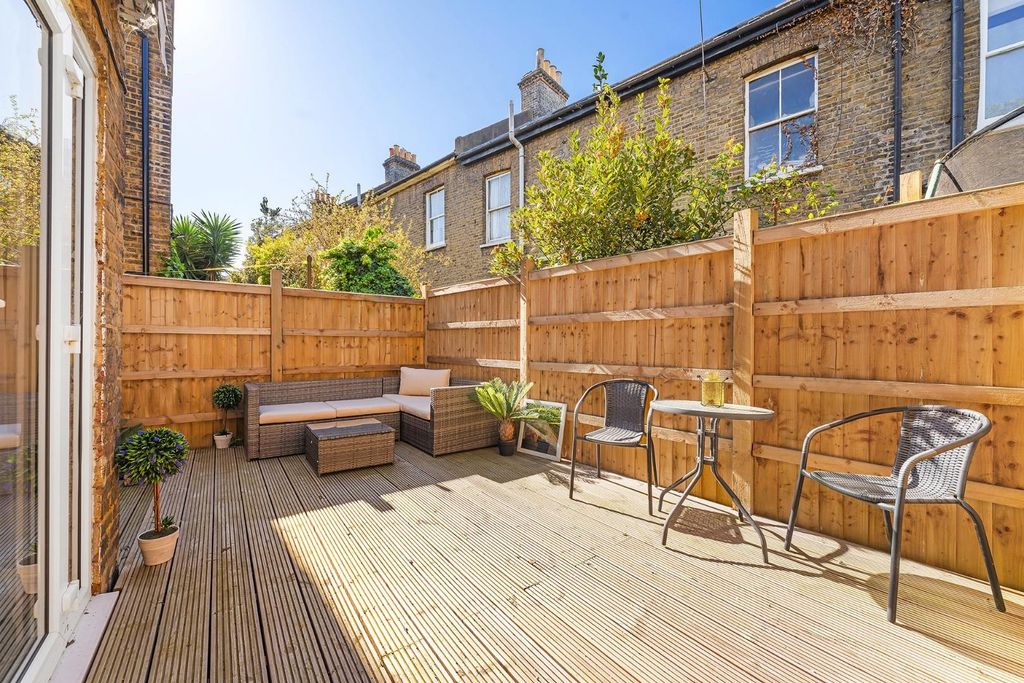 Property photo 3 of 14 Garden (1).Jpg