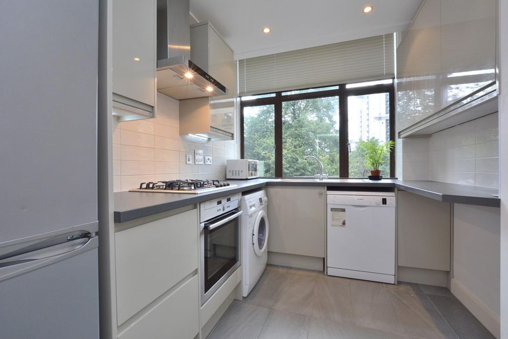 Property photo 2 of 7 Kitchen
