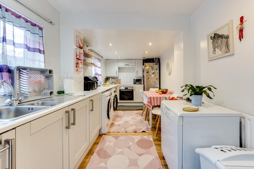 Property photo 2 of 19 20 Station Road, Burton Latimer-12.Jpg