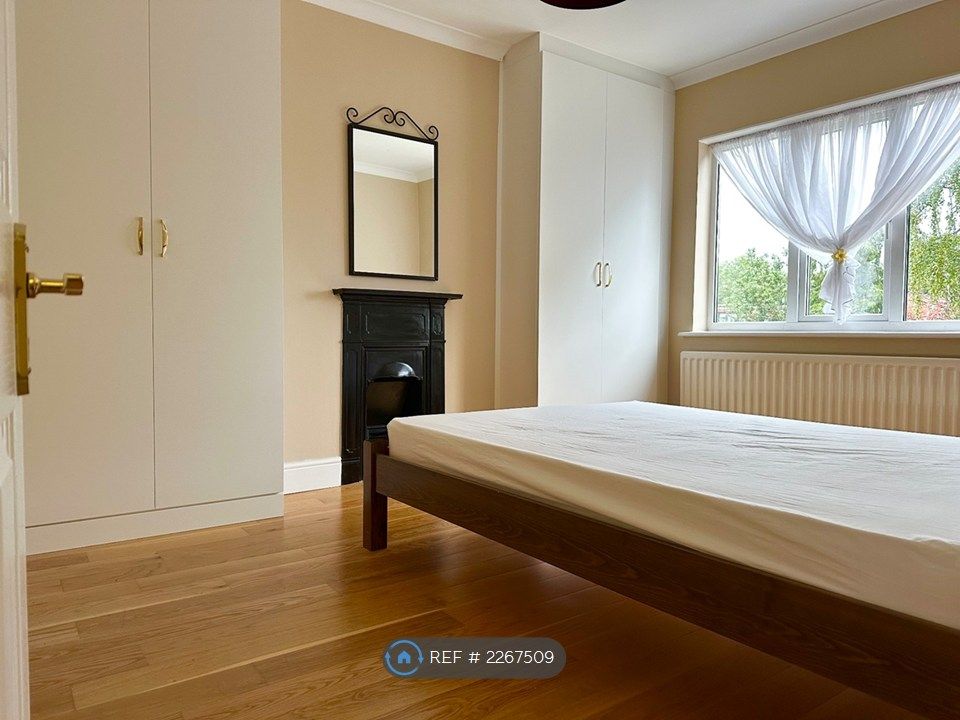 Property photo 1 of 16 Bedroom 1