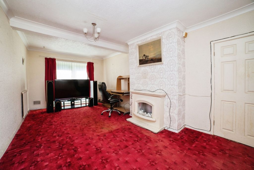 Property photo 2 of 13 Lounge