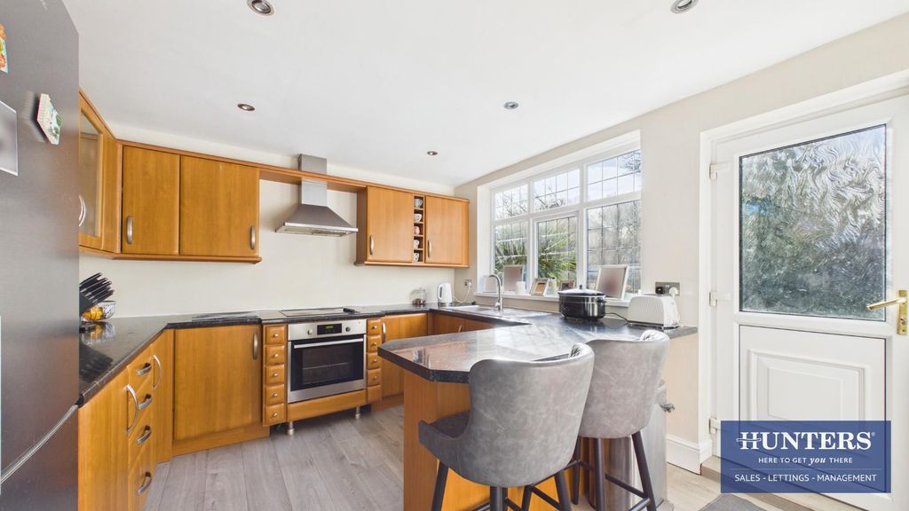 Property photo 3 of 20 Kitchen