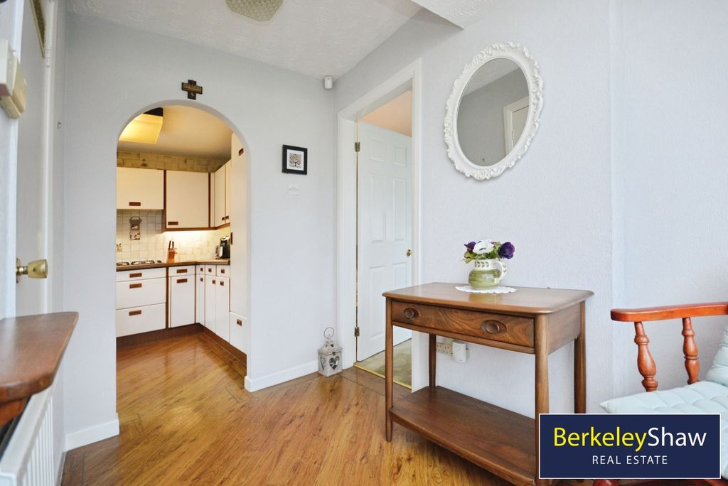 Property photo 3 of 21 Hallway