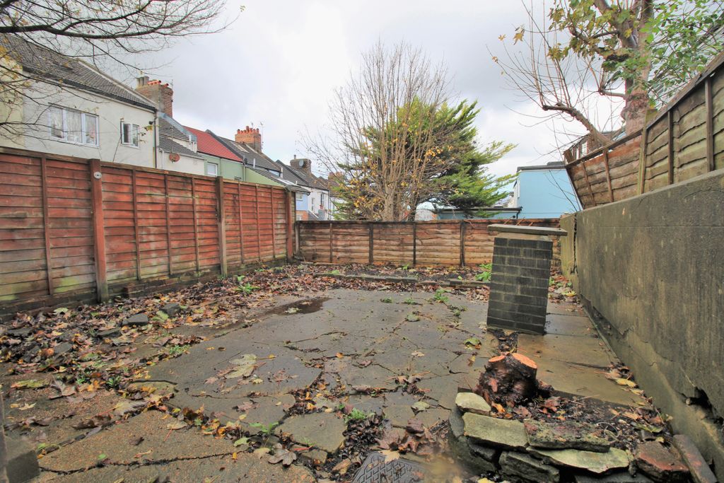 Property photo 2 of 9 3