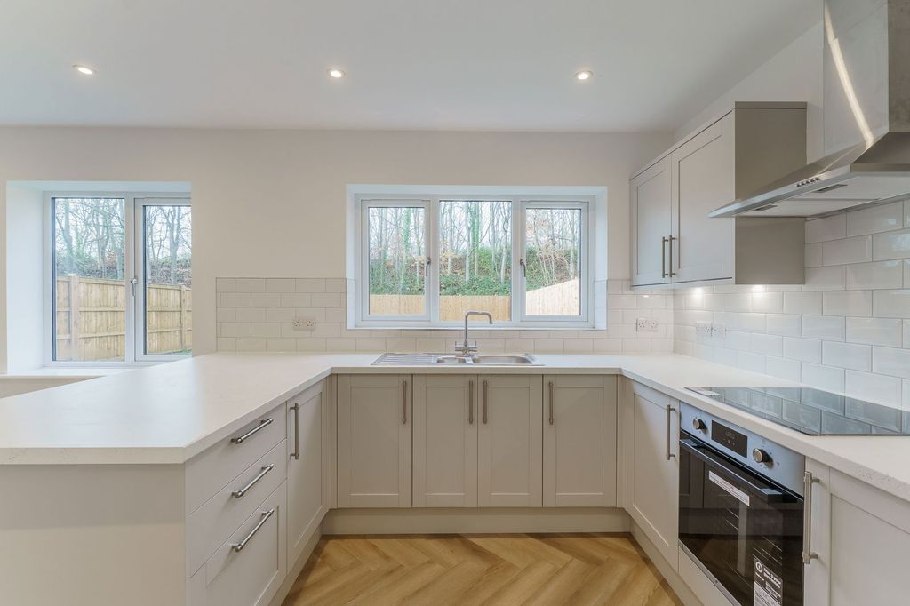 Property photo 2 of 37